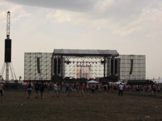 Slike sa koncerta grupe Red Hot Chili Peppers koji je odrzan u Indjiji 26. juna 2007.